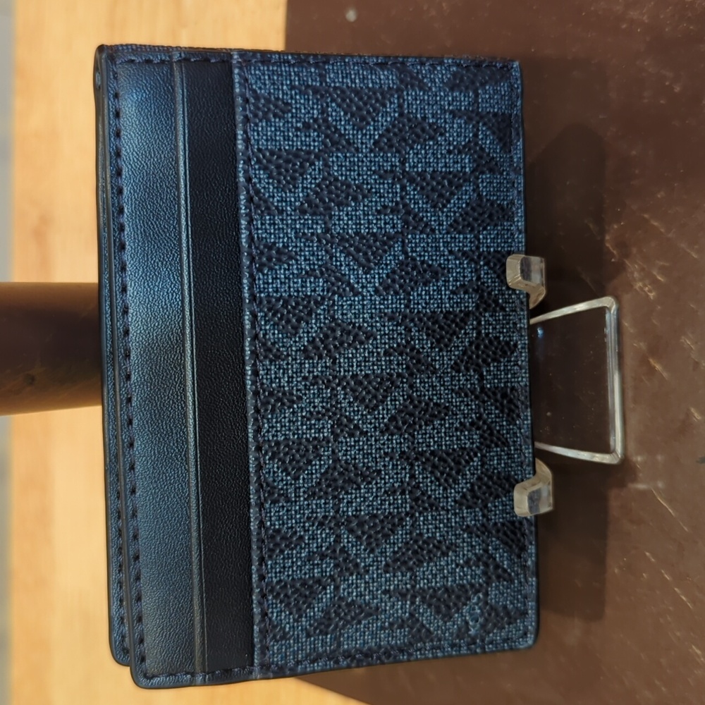 Michael Kors Cooper Signature Logo Wallet NWT - Picture 7 of 7